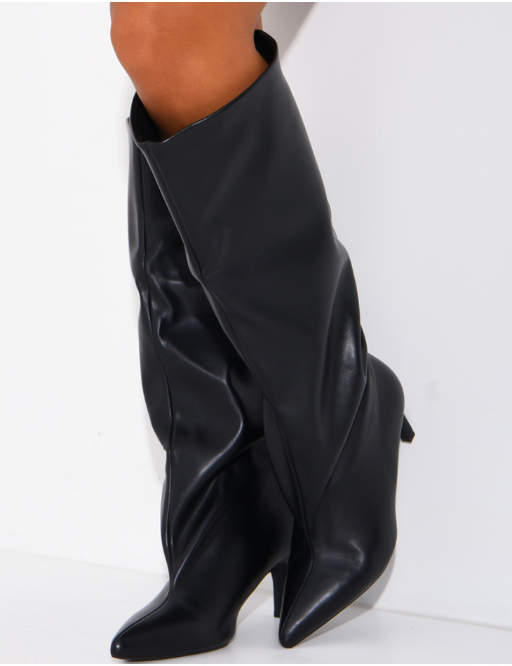 Hohe Stiefel aus Kunstleder mit Stilettoabsatz