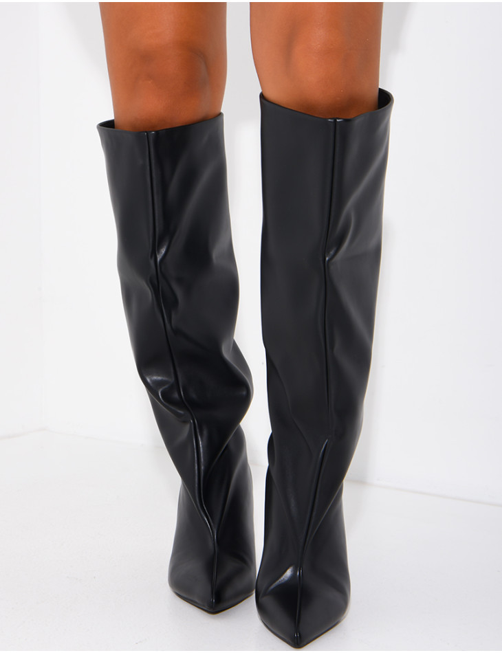 Hohe Stiefel aus Kunstleder mit Stilettoabsatz