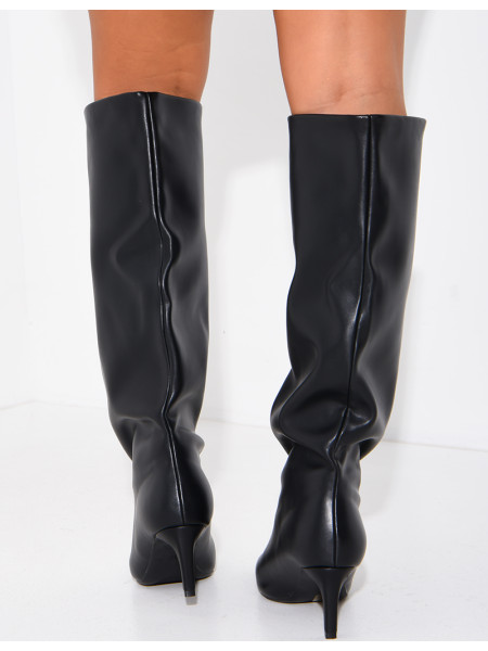 Hohe Stiefel aus Kunstleder mit Stilettoabsatz