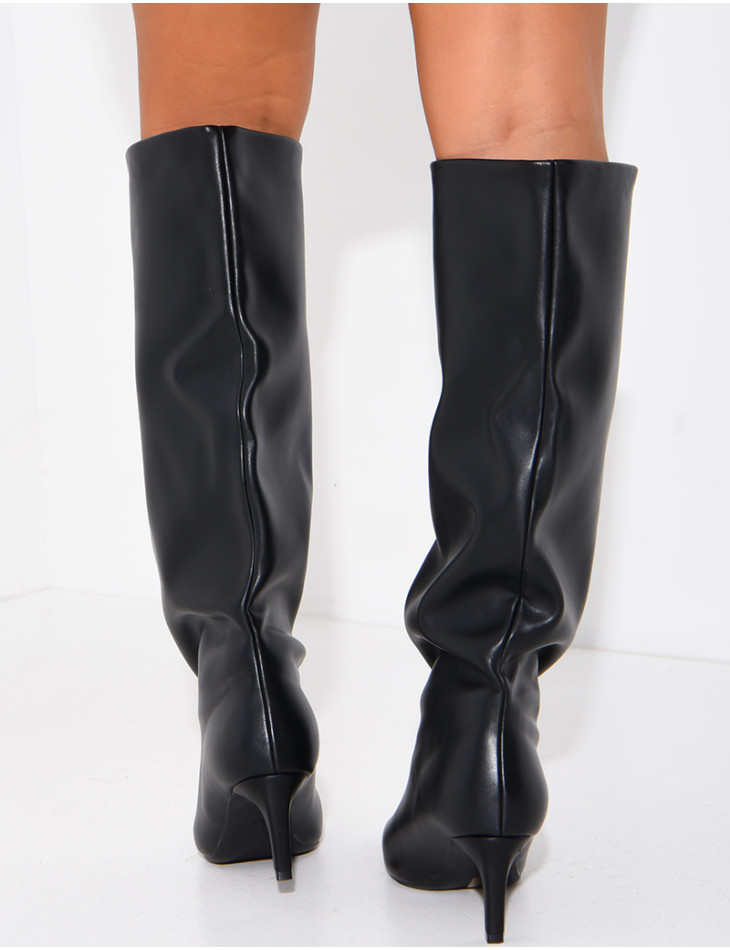 Hohe Stiefel aus Kunstleder mit Stilettoabsatz