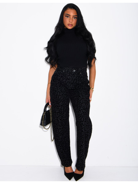Balloon-cut jeans with embroidered leopard print