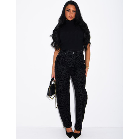 Balloon-cut jeans with embroidered leopard print