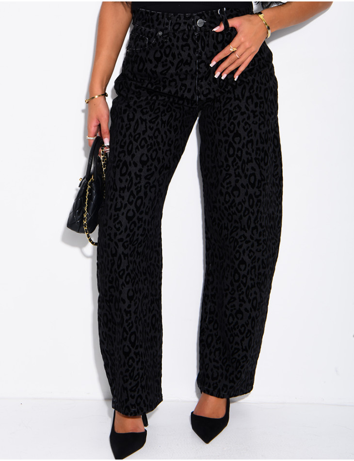 Balloon-cut jeans with embroidered leopard print