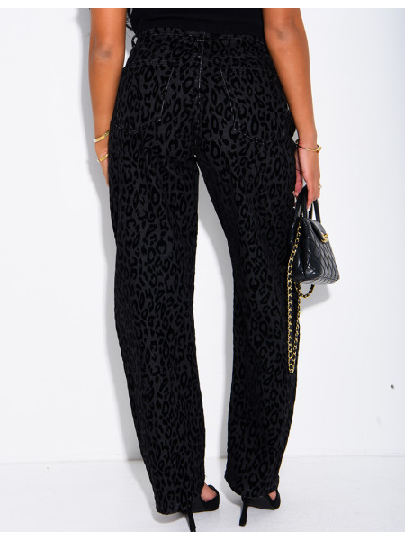 Balloon-cut jeans with embroidered leopard print