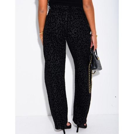 Balloon-cut jeans with embroidered leopard print