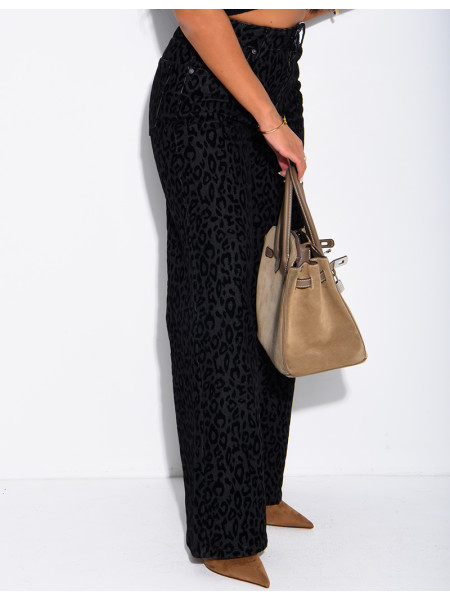 High-waisted straight-leg jeans with an embroidered leopard print