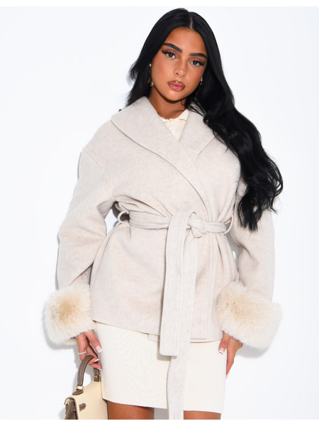 Manteau mi-long en feutrine à fourrure sur les poignets