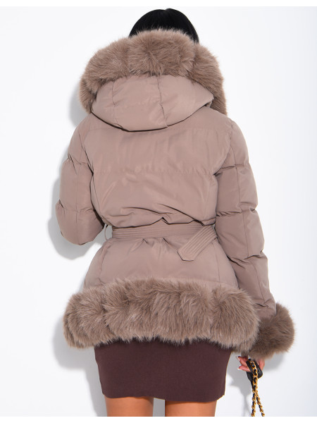 Doudoune mi-longue matelassée à capuche fourrée