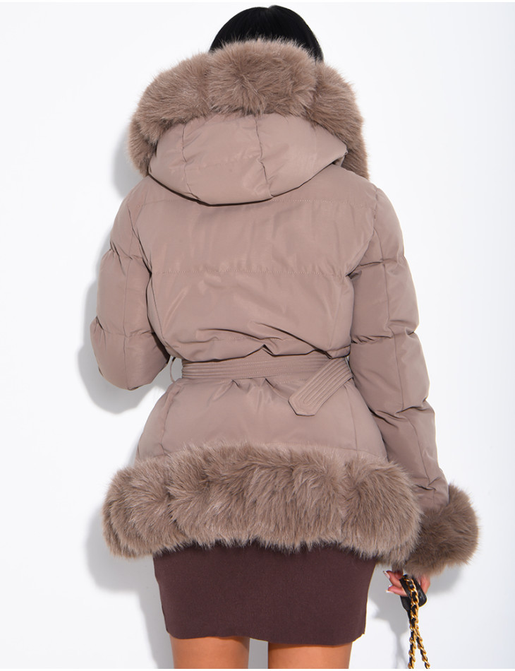 Doudoune mi-longue matelassée à capuche fourrée