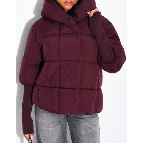 Kurze, gesteppte Daunenjacke mit Stehkragen, Kapuze und gerippten Ärmeln