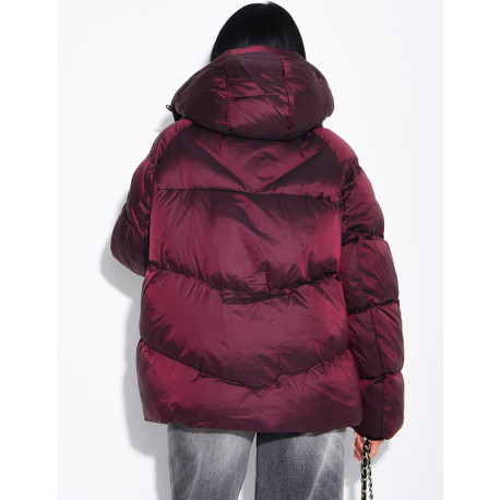 Doudoune mi-longue matelassée col montant à capuche en tissu brillant