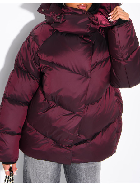 Doudoune mi-longue matelassée col montant à capuche en tissu brillant