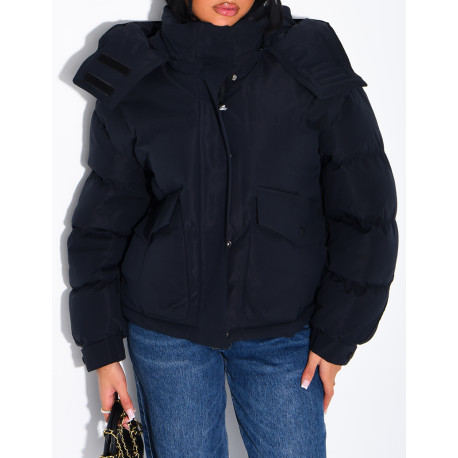 Kurze, gesteppte Daunenjacke mit Stehkragen und Kapuze