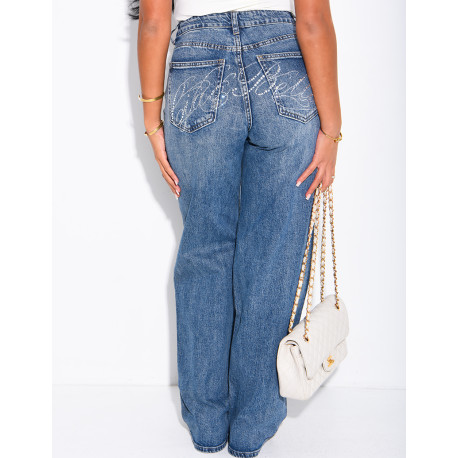 Jeans mit weitem Bein und Strasssteinen auf der Rückseite
