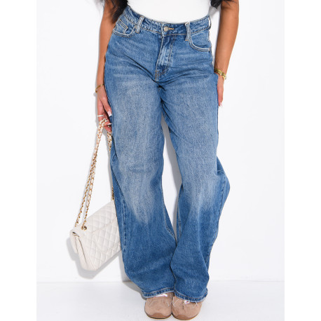 High-waisted, faded jeans with lettering on the pockets