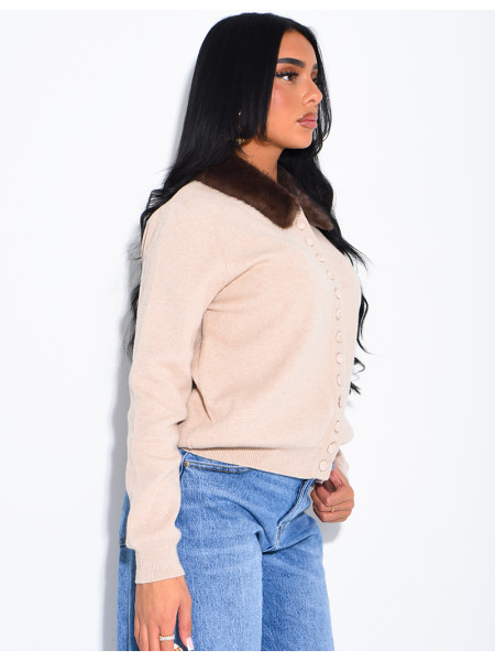 Long-sleeved button-up jumper with faux fur collar