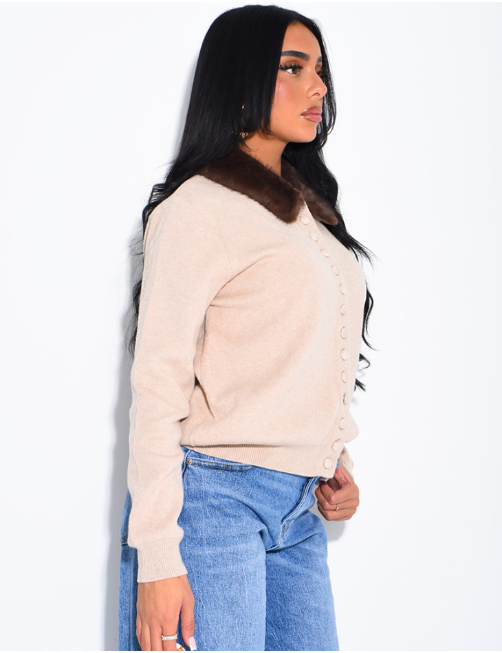 Long-sleeved button-up jumper with faux fur collar