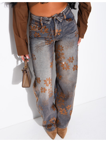 Weit geschnittene Jeans im Washed-Look mit gestickten Samtblumen und Strasssteinen