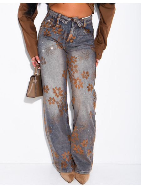 Weit geschnittene Jeans im Washed-Look mit gestickten Samtblumen und Strasssteinen