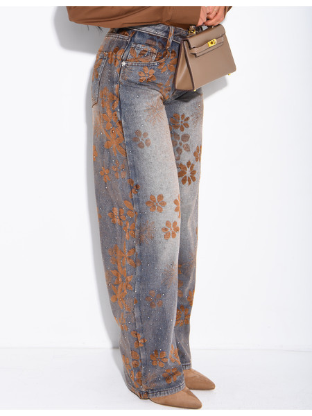 Weit geschnittene Jeans im Washed-Look mit gestickten Samtblumen und Strasssteinen