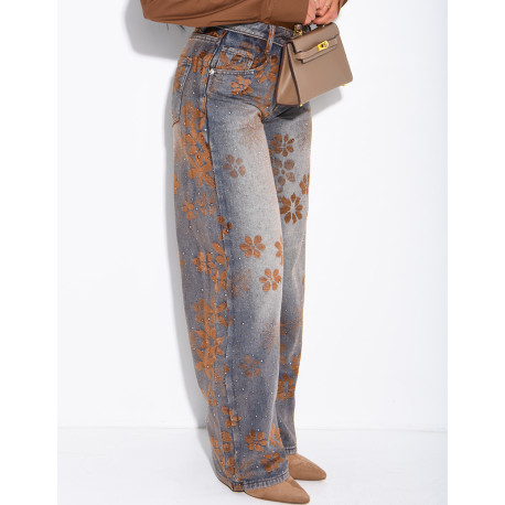 Weit geschnittene Jeans im Washed-Look mit gestickten Samtblumen und Strasssteinen