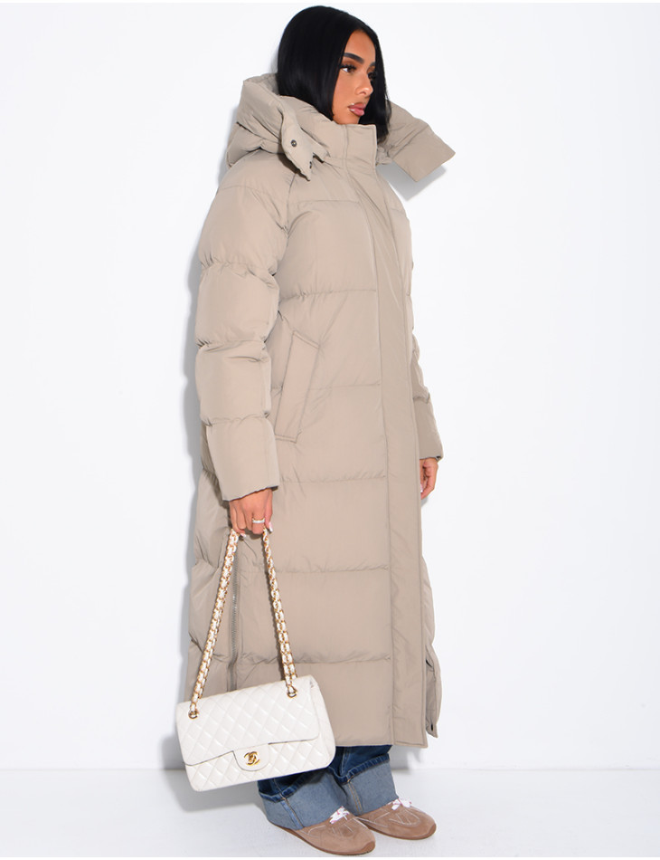 Lange Daunenjacke mit Kapuze