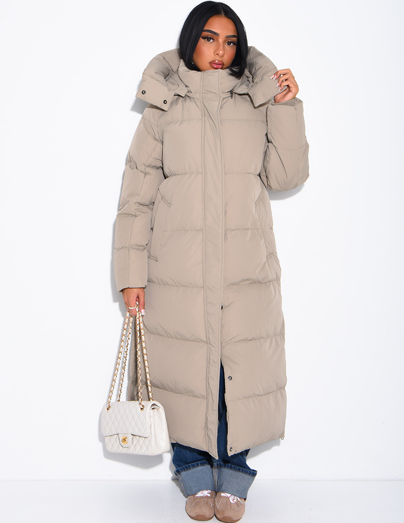 Lange Daunenjacke mit Kapuze