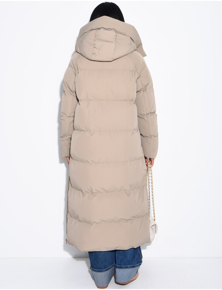 Lange Daunenjacke mit Kapuze