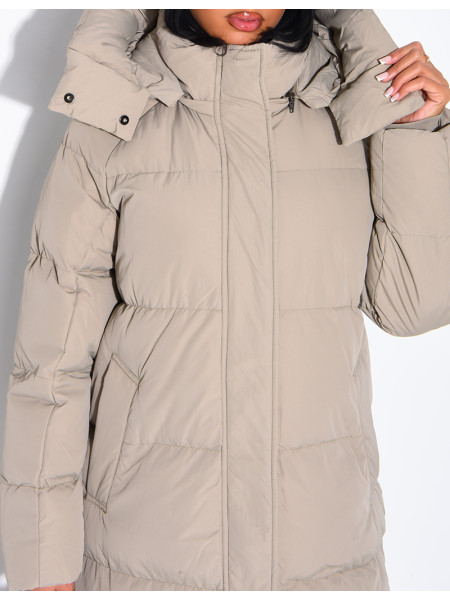Lange Daunenjacke mit Kapuze