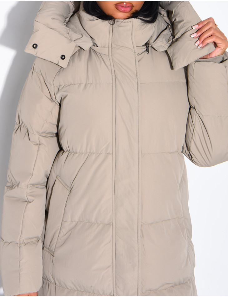 Lange Daunenjacke mit Kapuze