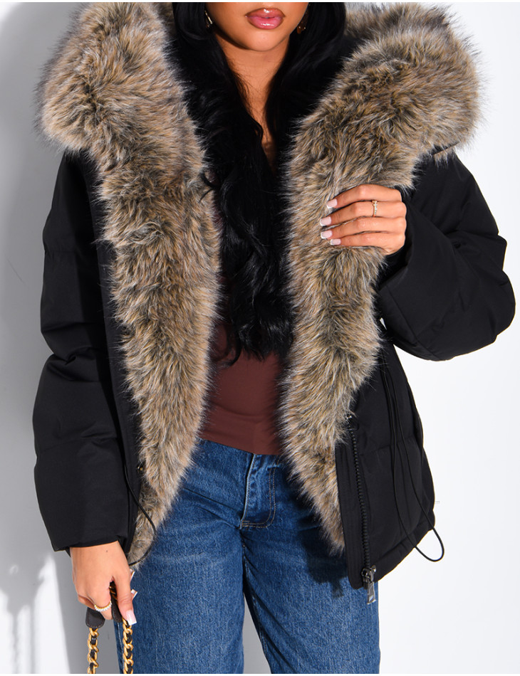 Mittellange Steppjacke mit Kapuze aus Kunstfell Gerade, mittellange Passform