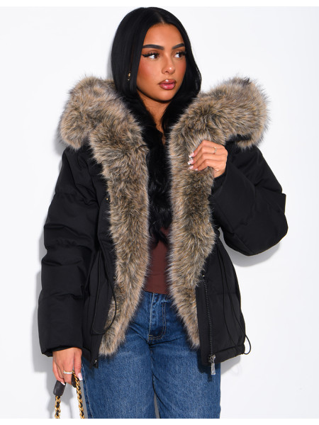 Mittellange Steppjacke mit Kapuze aus Kunstfell Gerade, mittellange Passform