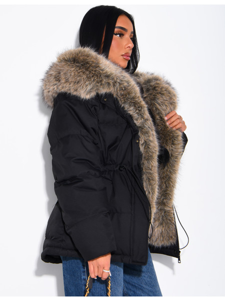 Mittellange Steppjacke mit Kapuze aus Kunstfell Gerade, mittellange Passform
