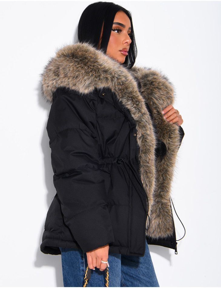 Mittellange Steppjacke mit Kapuze aus Kunstfell Gerade, mittellange Passform
