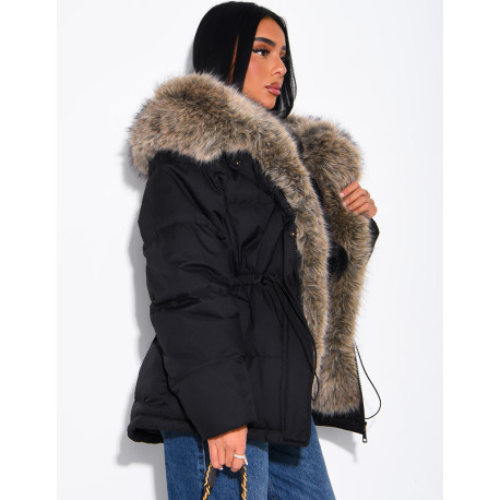 Mittellange Steppjacke mit Kapuze aus Kunstfell Gerade, mittellange Passform
