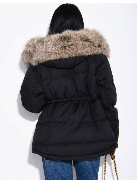 Mittellange Steppjacke mit Kapuze aus Kunstfell Gerade, mittellange Passform