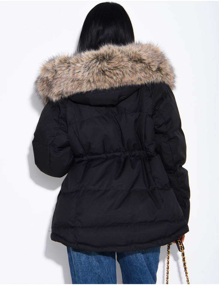 Mittellange Steppjacke mit Kapuze aus Kunstfell Gerade, mittellange Passform