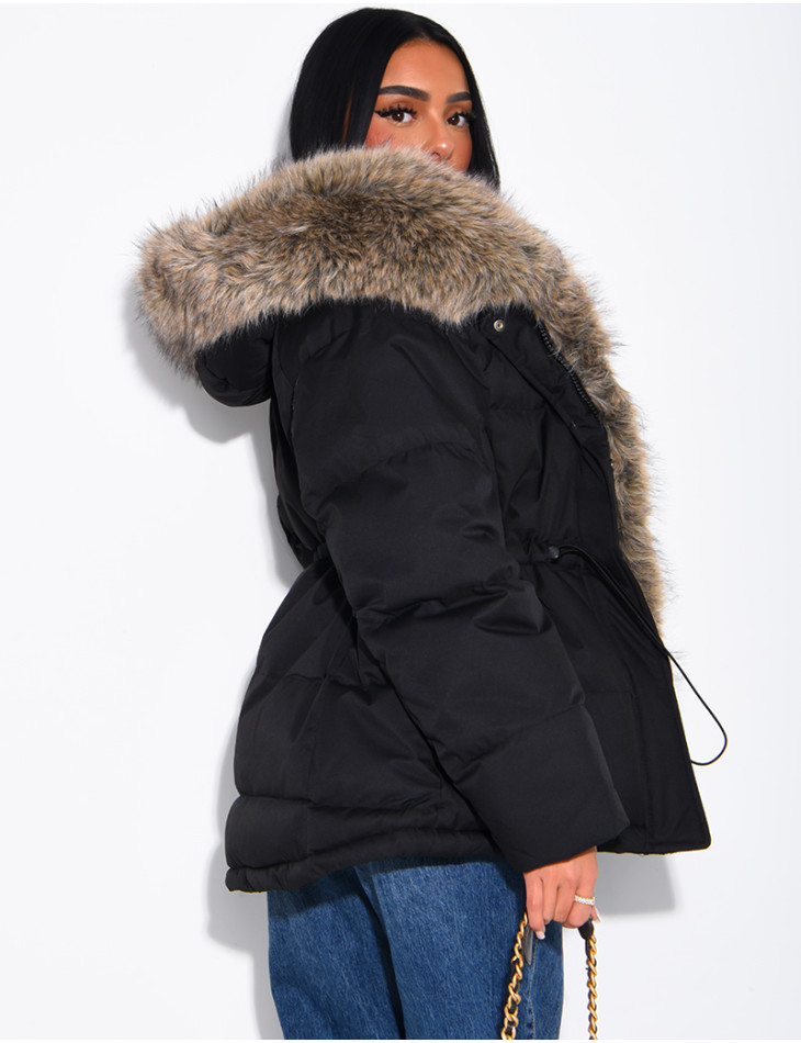Mittellange Steppjacke mit Kapuze aus Kunstfell Gerade, mittellange Passform