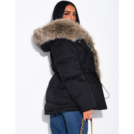 Mittellange Steppjacke mit Kapuze aus Kunstfell Gerade, mittellange Passform