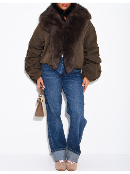 Kurze Daunenjacke mit Kunstfell und drapierten Ärmeln