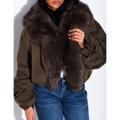 Kurze Daunenjacke mit Kunstfell und drapierten Ärmeln