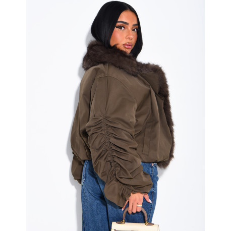 Kurze Daunenjacke mit Kunstfell und drapierten Ärmeln