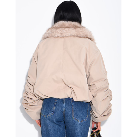 Kurze Daunenjacke mit Kunstfell und drapierten Ärmeln