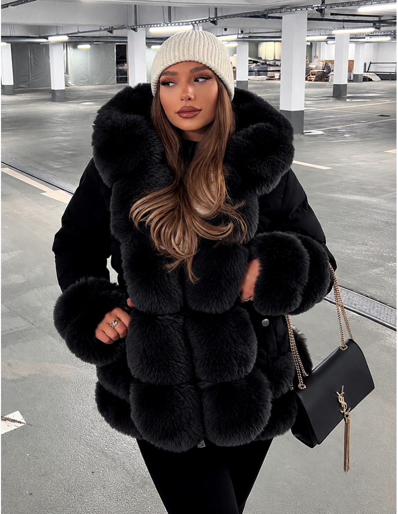 Gesteppte Daunenjacke mit Pelz