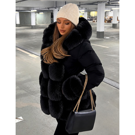 Gesteppte Daunenjacke mit Pelz