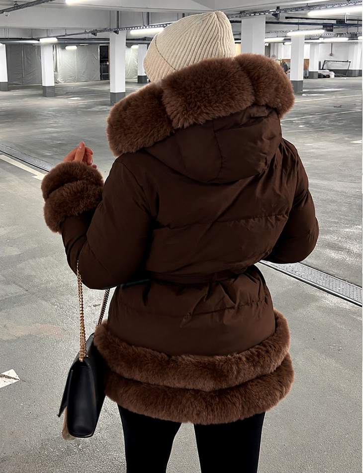Gesteppte Daunenjacke mit Pelz