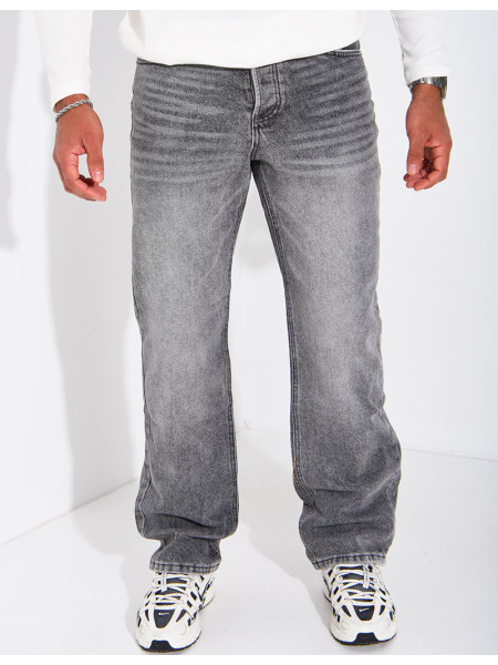 Straight cut, classic fit and slightly loose leg